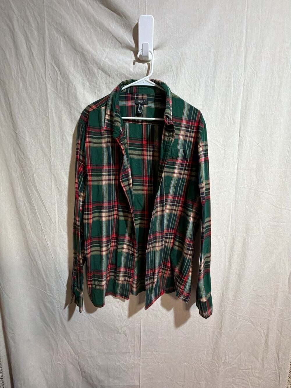 Forever 21 Men's Green and Red Plaid Long Sleeve Flannel Button-Down Shirt